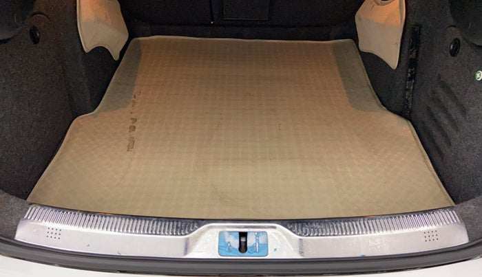 2010 Skoda Superb ELEGANCE 1.8 TSI AT, Petrol, Automatic, 65,078 km, Boot Inside