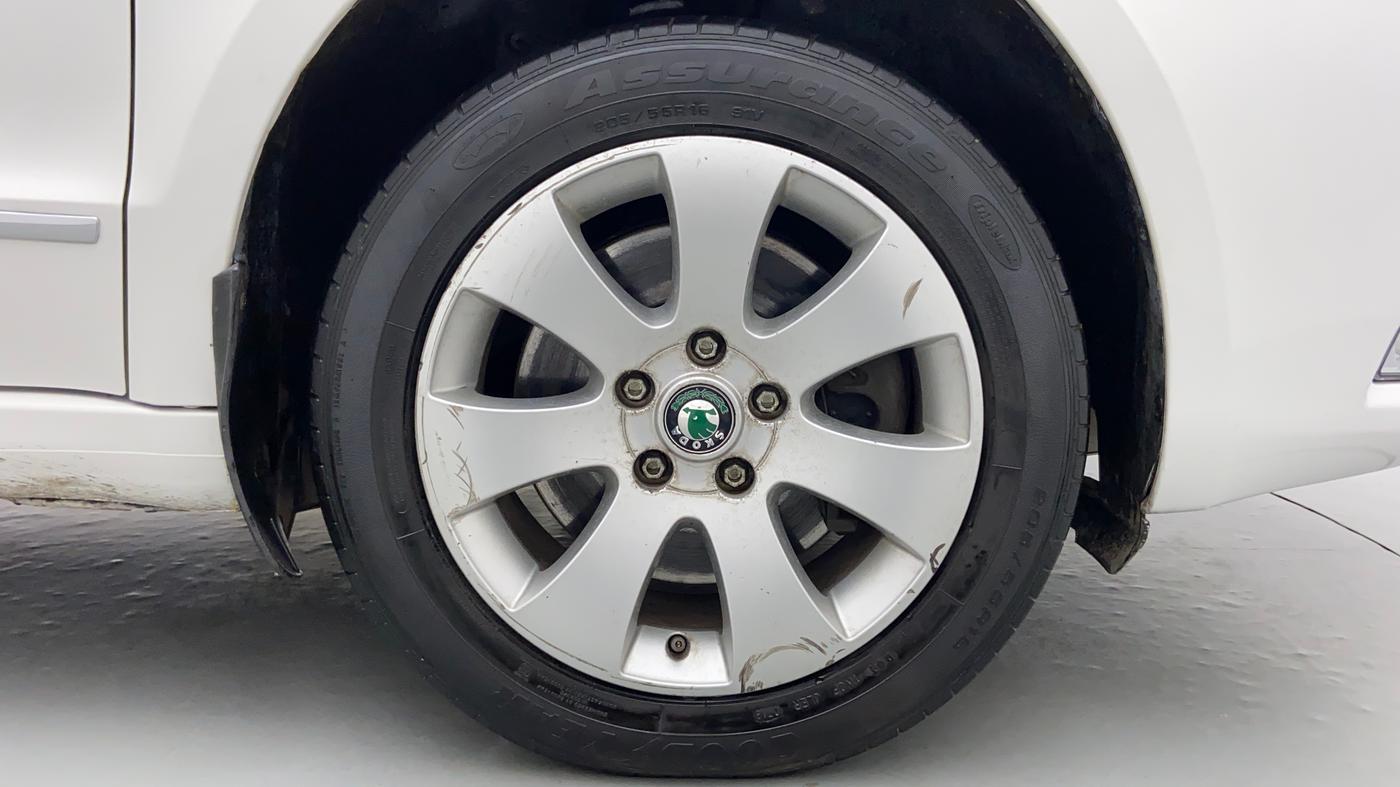 2010 Skoda Superb ELEGANCE 1.8 TSI AT, Petrol, Automatic, 65,078 km, Right Front Wheel