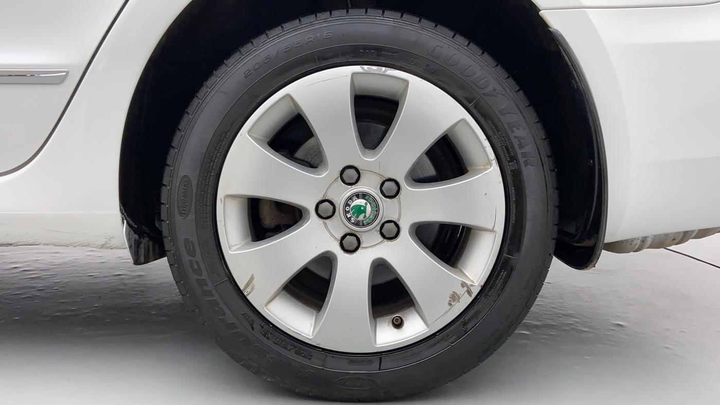 2010 Skoda Superb ELEGANCE 1.8 TSI AT, Petrol, Automatic, 65,078 km, Left Rear Wheel