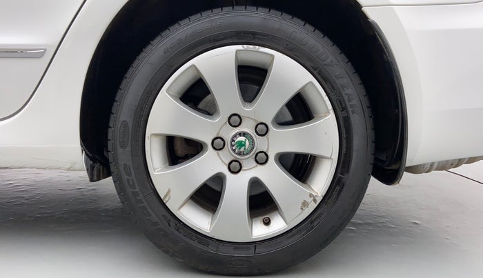 2010 Skoda Superb ELEGANCE 1.8 TSI AT, Petrol, Automatic, 65,078 km, Left Rear Wheel