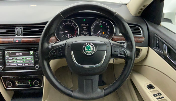 2010 Skoda Superb ELEGANCE 1.8 TSI AT, Petrol, Automatic, 65,078 km, Steering Wheel Close Up