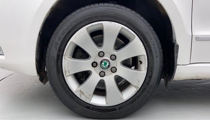 2010 Skoda Superb ELEGANCE 1.8 TSI AT, Petrol, Automatic, 65,078 km, Left Front Wheel