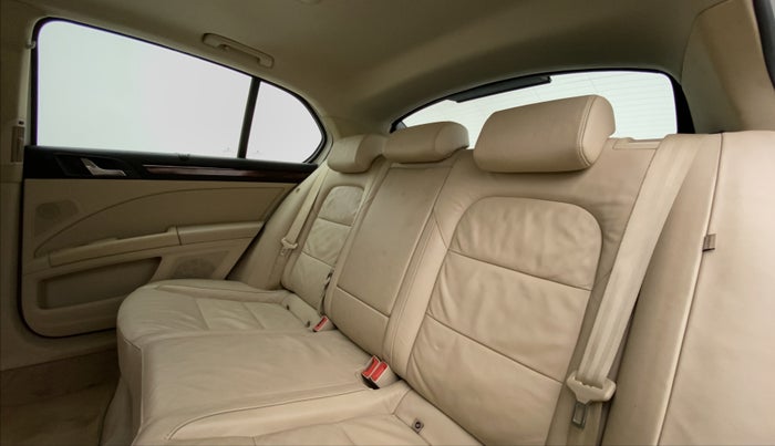 2010 Skoda Superb ELEGANCE 1.8 TSI AT, Petrol, Automatic, 65,078 km, Right Side Rear Door Cabin