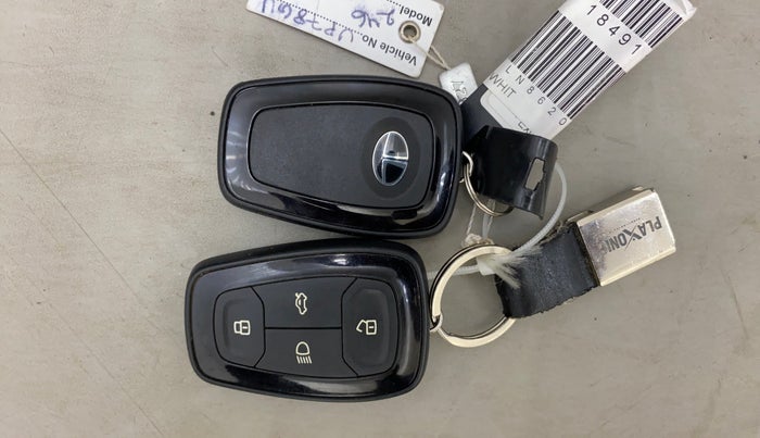 2021 Tata NEXON XZ PLUS (O) PETROL, Petrol, Manual, 56,699 km, Key Close Up