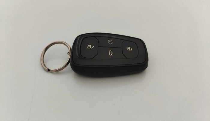 2022 Tata Safari XZ PLUS, Diesel, Manual, 1,16,290 km, Key Close Up