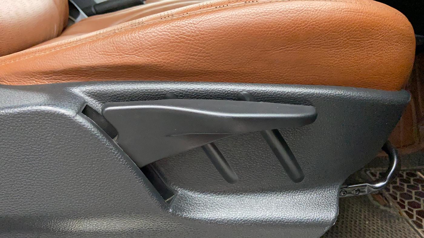 2019 Tata Hexa XM+, Diesel, Manual, 56,556 km, Driver Side Adjustment Panel