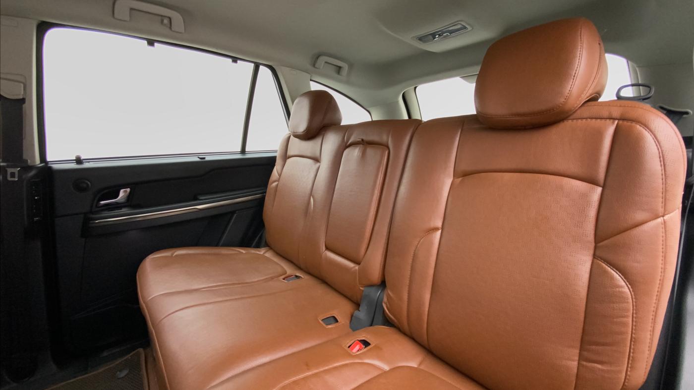 2019 Tata Hexa XM+, Diesel, Manual, 56,556 km, Right Side Door Cabin View