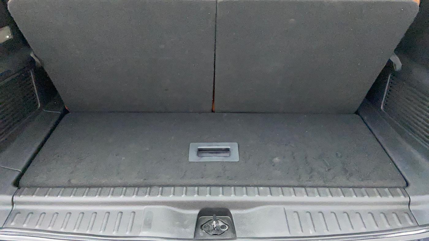 2019 Tata Hexa XM+, Diesel, Manual, 56,556 km, Boot Inside View