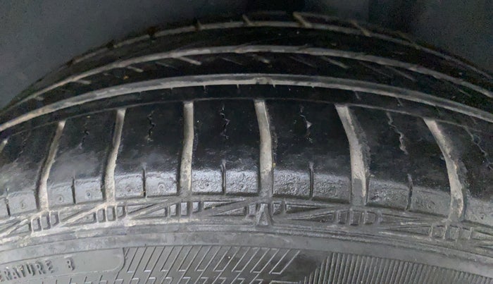 2019 Volkswagen Polo COMFORTLINE 1.0 PETROL, Petrol, Manual, 33,474 km, Left Rear Tyre Tread