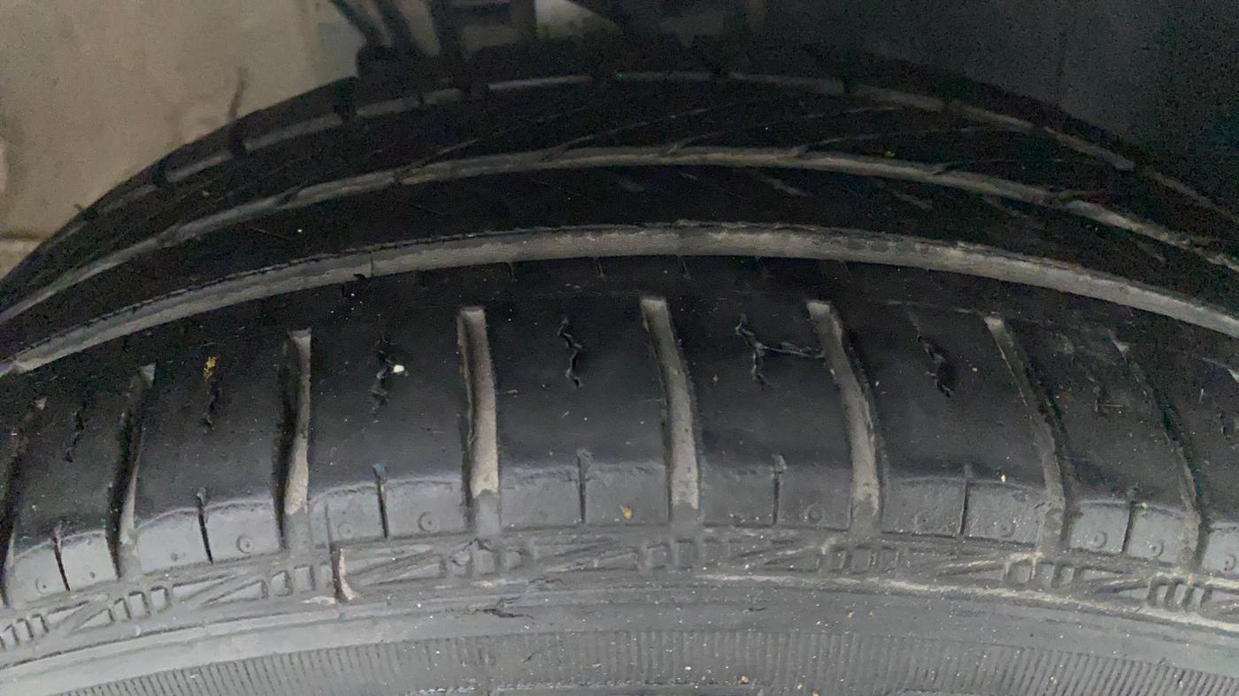 2019 Volkswagen Polo COMFORTLINE 1.0 PETROL, Petrol, Manual, 33,474 km, Right Front Tyre Tread