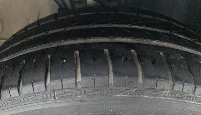 2019 Volkswagen Polo COMFORTLINE 1.0 PETROL, Petrol, Manual, 33,474 km, Right Front Tyre Tread