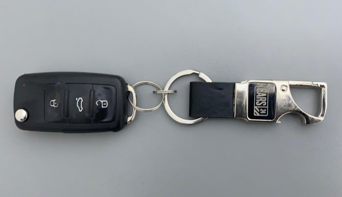 2019 Volkswagen Polo COMFORTLINE 1.0 PETROL, Petrol, Manual, 33,474 km, Key Close Up