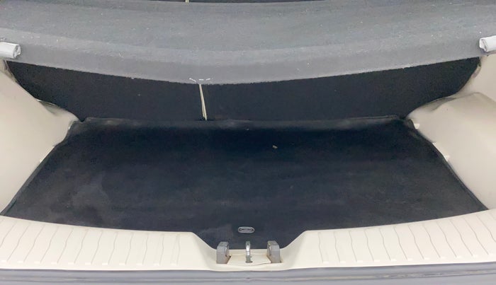 2022 Mahindra XUV300 W8 (O) 1.2 PETROL, Petrol, Manual, 19,363 km, Boot Inside