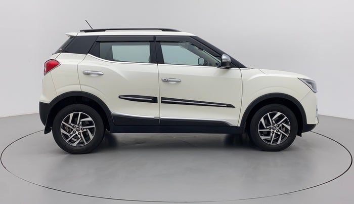 2022 Mahindra XUV300 W8 (O) 1.2 PETROL, Petrol, Manual, 19,363 km, Right Side View