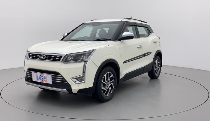 2022 Mahindra XUV300 W8 (O) 1.2 PETROL, Petrol, Manual, 19,363 km, Left Front Diagonal