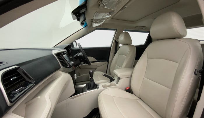 2022 Mahindra XUV300 W8 (O) 1.2 PETROL, Petrol, Manual, 19,363 km, Right Side Front Door Cabin