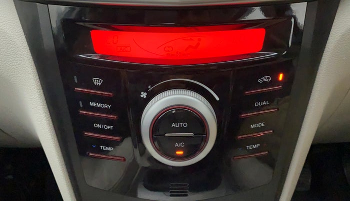2022 Mahindra XUV300 W8 (O) 1.2 PETROL, Petrol, Manual, 19,363 km, Automatic Climate Control