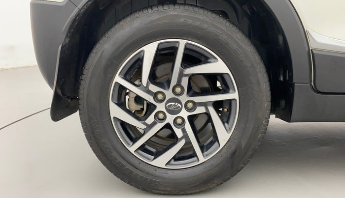 2022 Mahindra XUV300 W8 (O) 1.2 PETROL, Petrol, Manual, 19,363 km, Right Rear Wheel