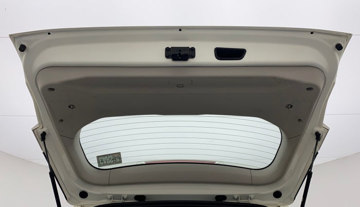 2022 Mahindra XUV300 W8 (O) 1.2 PETROL, Petrol, Manual, 19,363 km, Boot Door Open