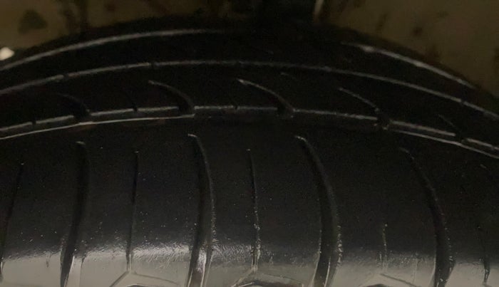 2020 Maruti XL6 ALPHA AT, Petrol, Automatic, 74,374 km, Left Front Tyre Tread