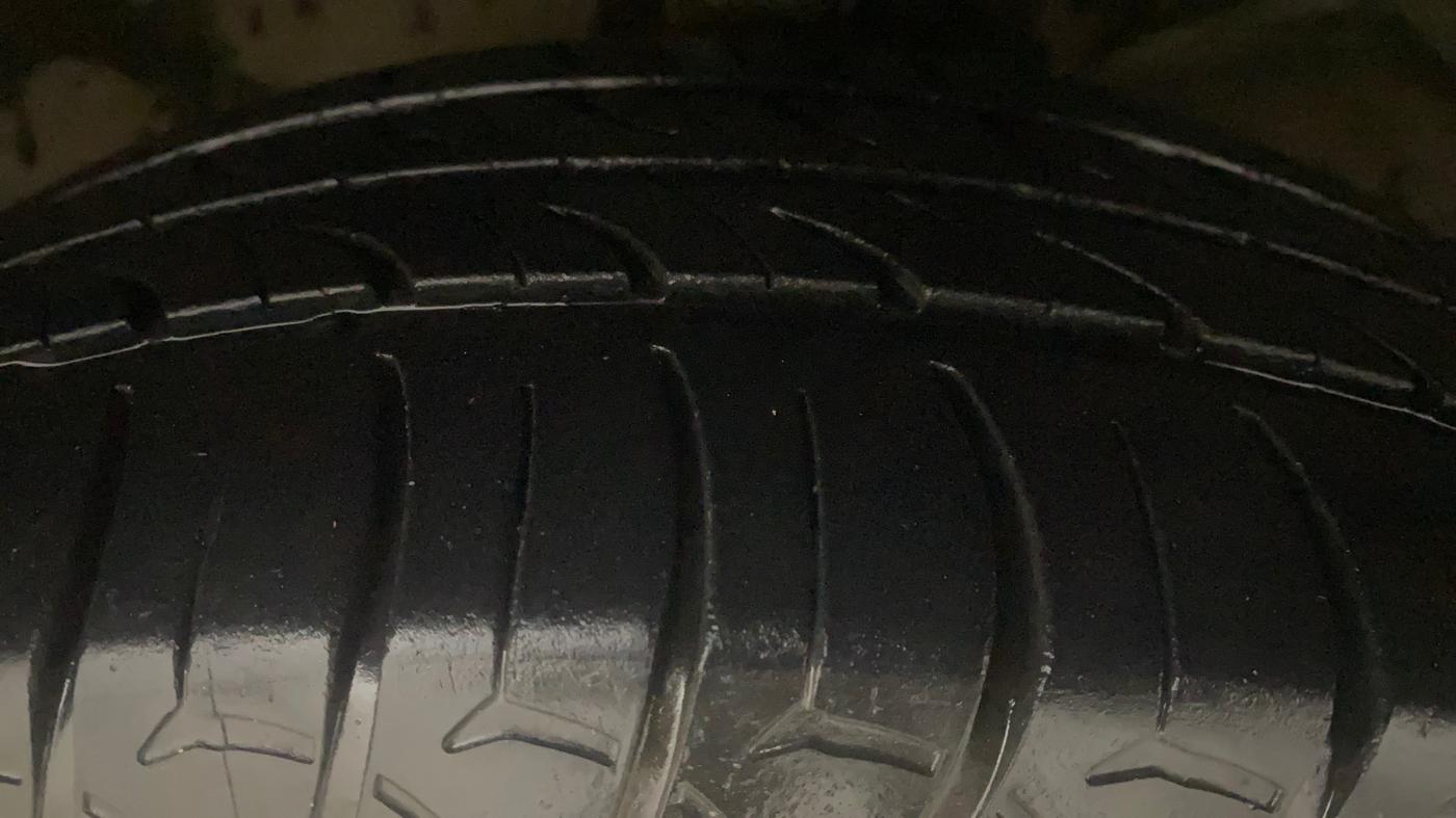 2020 Maruti XL6 ALPHA AT, Petrol, Automatic, 74,439 km, Right Front Tyre Tread