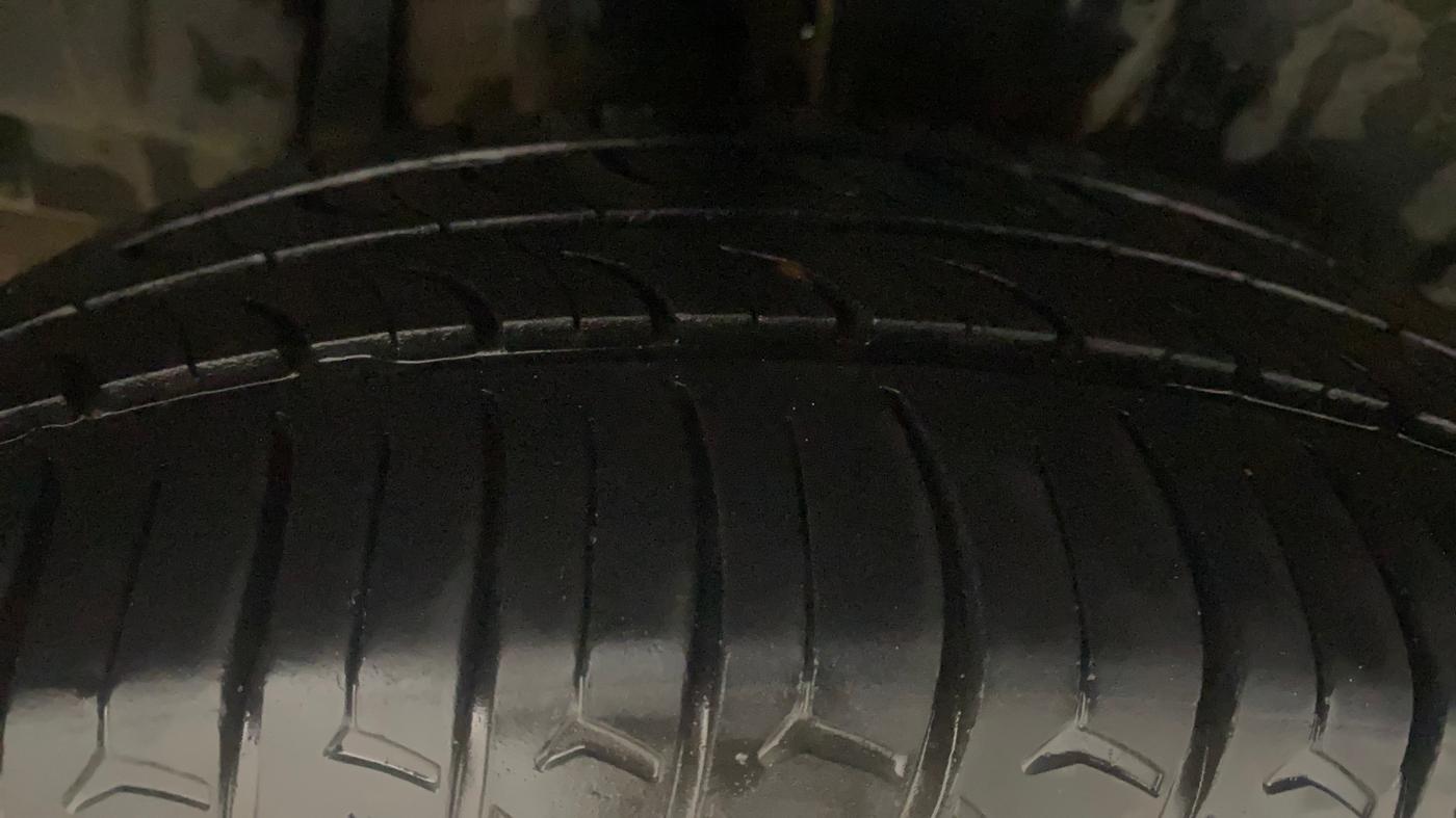 2020 Maruti XL6 ALPHA AT, Petrol, Automatic, 74,439 km, Right Rear Tyre Tread