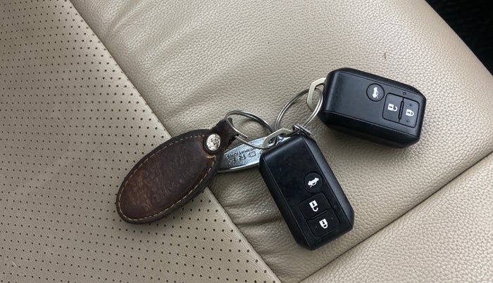 2020 Maruti Dzire ZXI, Petrol, Manual, 66,798 km, Key Close Up