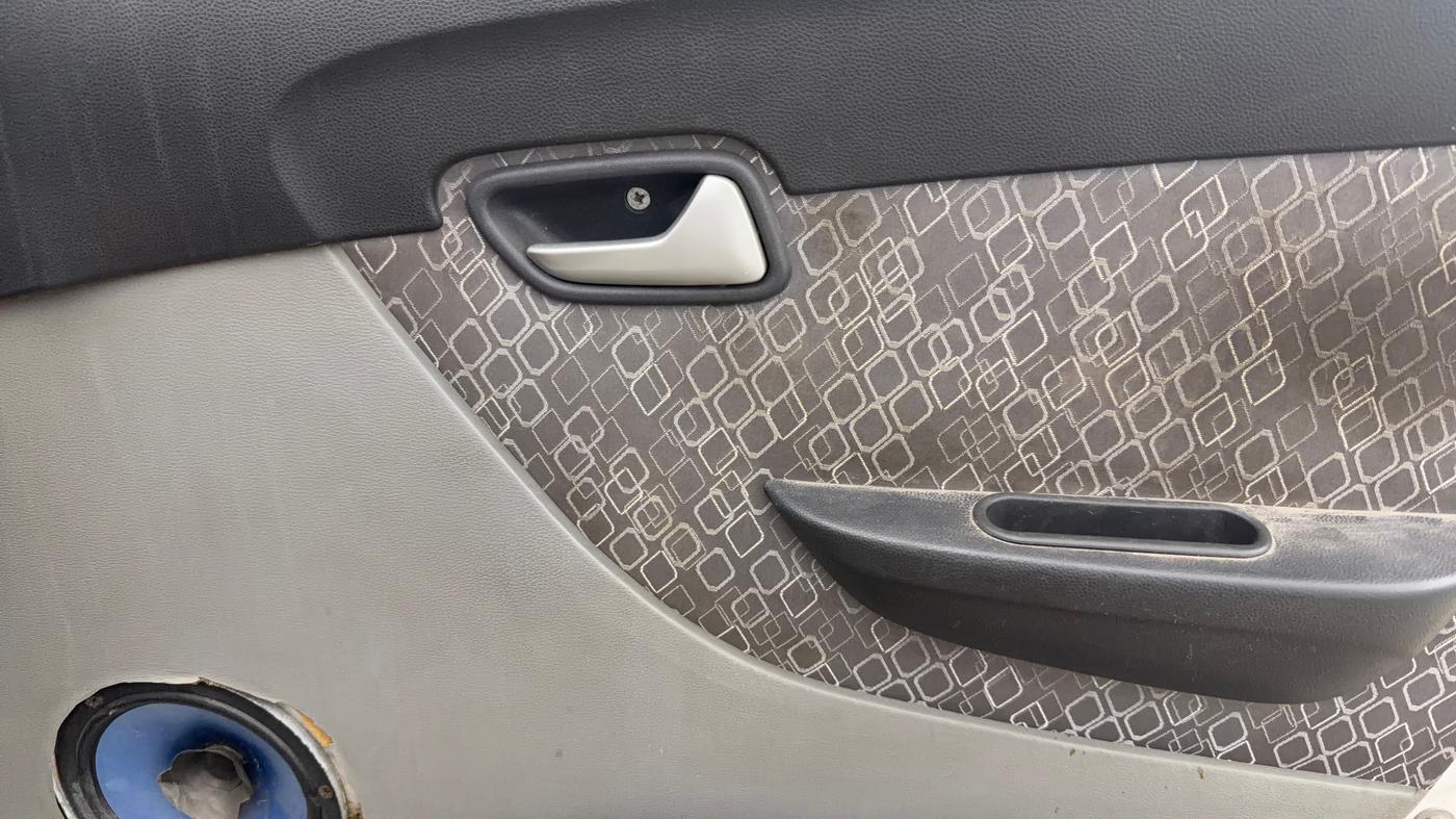 2017 Maruti Alto 800 LXI, Petrol, Manual, 61,183 km, Driver Side Door Panels Control