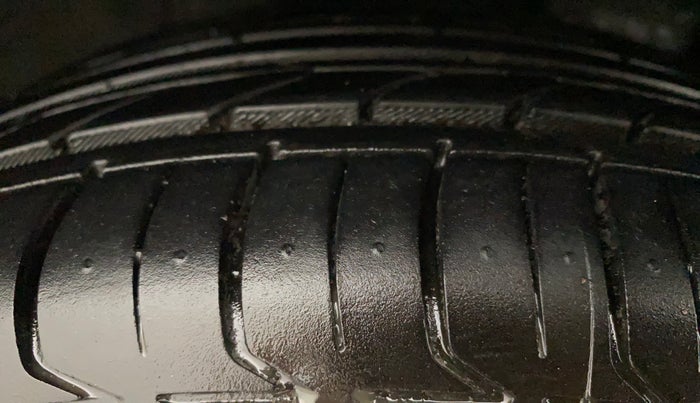 2017 Hyundai Elite i20 ASTA 1.2 (O), Petrol, Manual, 86,790 km, Right Front Tyre Tread