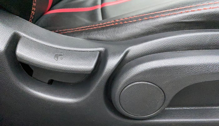 2017 Hyundai Elite i20 ASTA 1.2 (O), Petrol, Manual, 86,790 km, Driver Side Adjustment Panel
