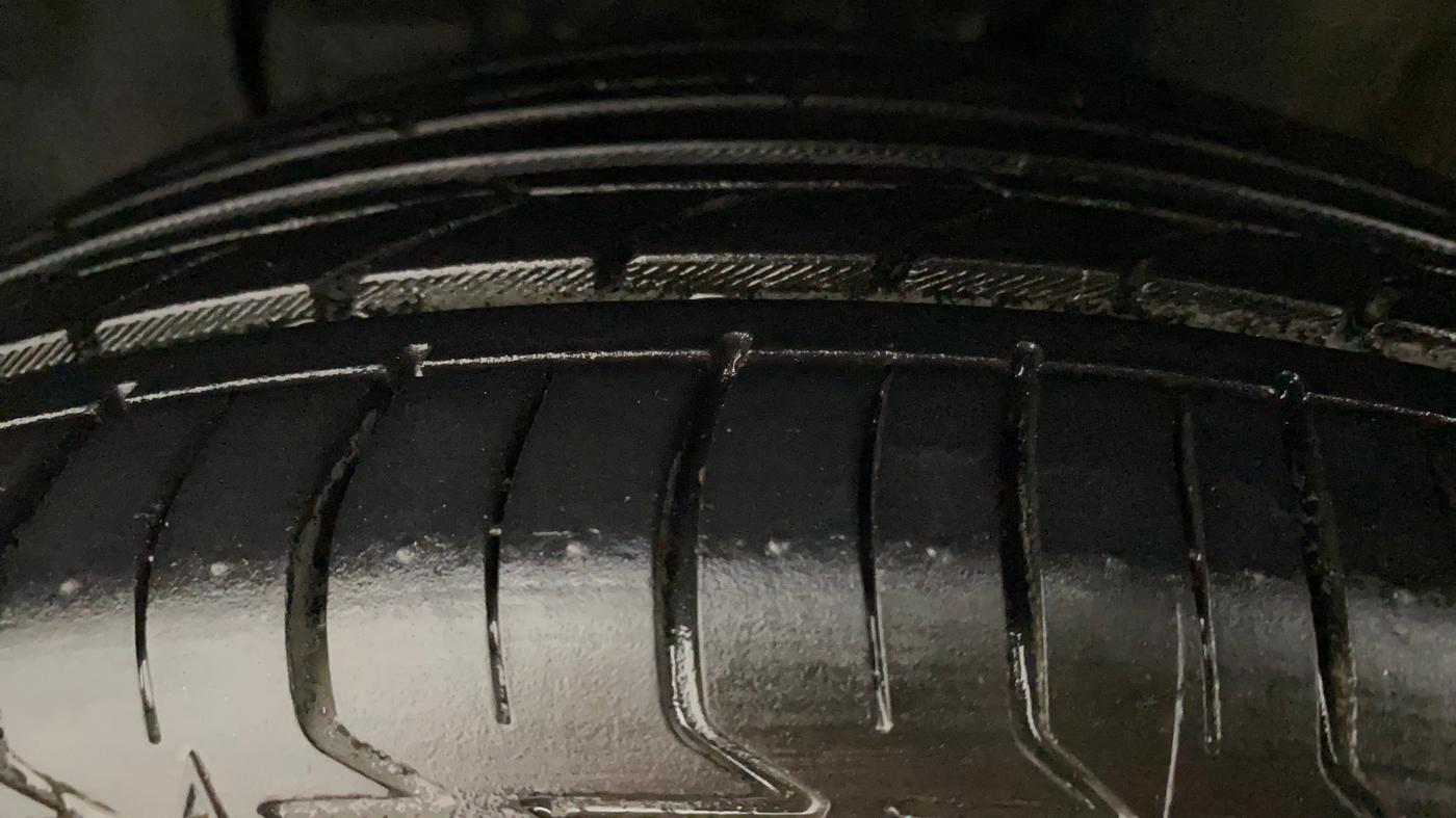 2017 Hyundai Elite i20 ASTA 1.2 (O), Petrol, Manual, 86,790 km, Left Front Tyre Tread