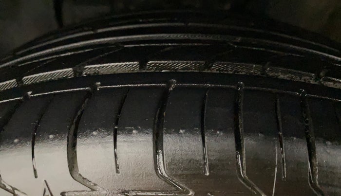 2017 Hyundai Elite i20 ASTA 1.2 (O), Petrol, Manual, 86,790 km, Left Front Tyre Tread