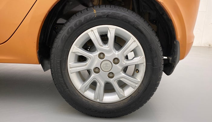 2018 Tata Tiago XZA 1.2 REVOTRON, Petrol, Automatic, 33,043 km, Left Rear Wheel