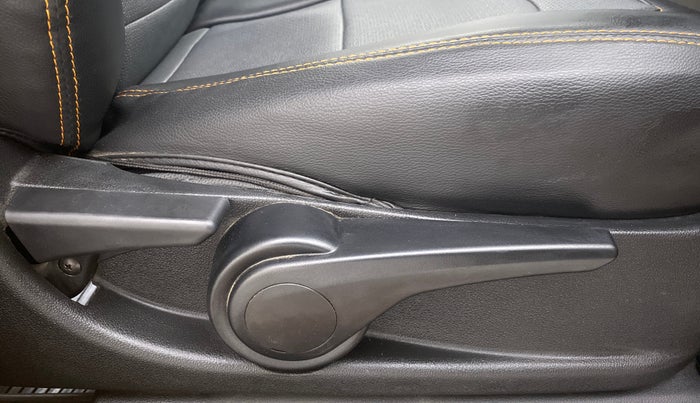 2018 Tata Tiago XZA 1.2 REVOTRON, Petrol, Automatic, 33,043 km, Driver Side Adjustment Panel