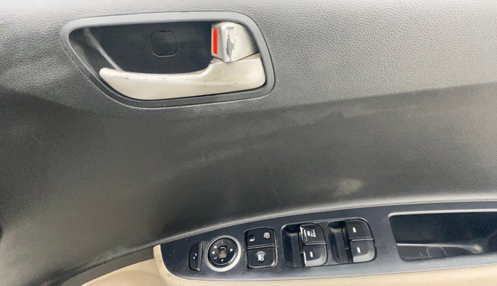 2014 Hyundai Xcent S 1.2, Petrol, Manual, 76,299 km, Driver Side Door Panels Control