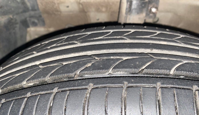 2014 Maruti Swift Dzire VXI, Petrol, Manual, 35,970 km, Left Front Tyre Tread