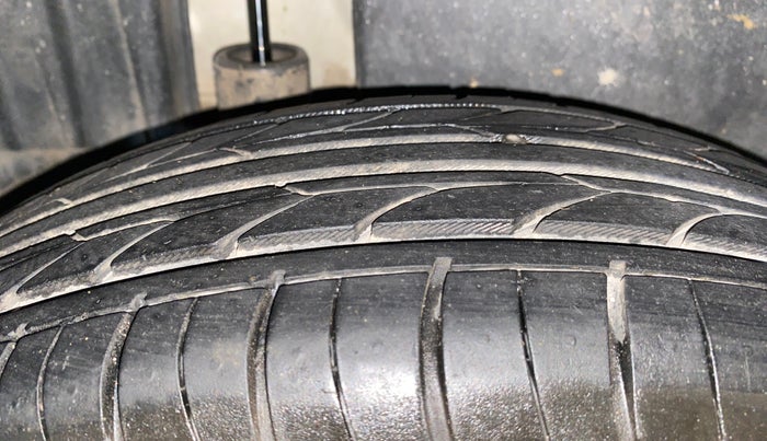 2014 Maruti Swift Dzire VXI, Petrol, Manual, 35,970 km, Right Rear Tyre Tread