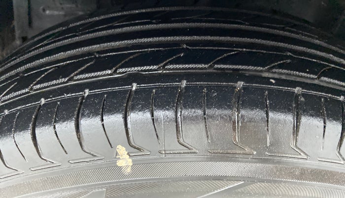 2015 Maruti Swift Dzire VDI ABS, Diesel, Manual, 76,244 km, Left Front Tyre Tread