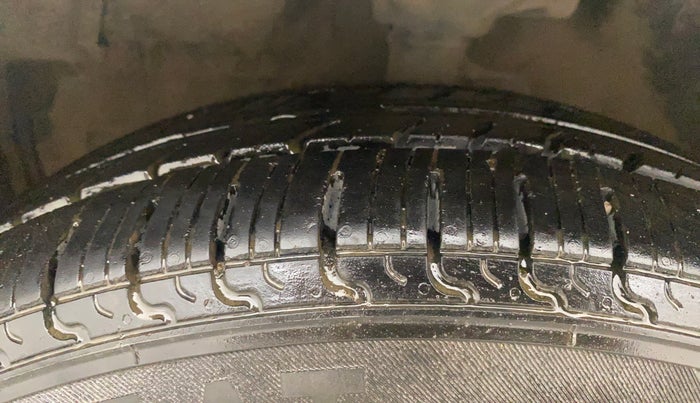 2015 Maruti Celerio VXI AMT, Petrol, Automatic, 67,721 km, Left Front Tyre Tread