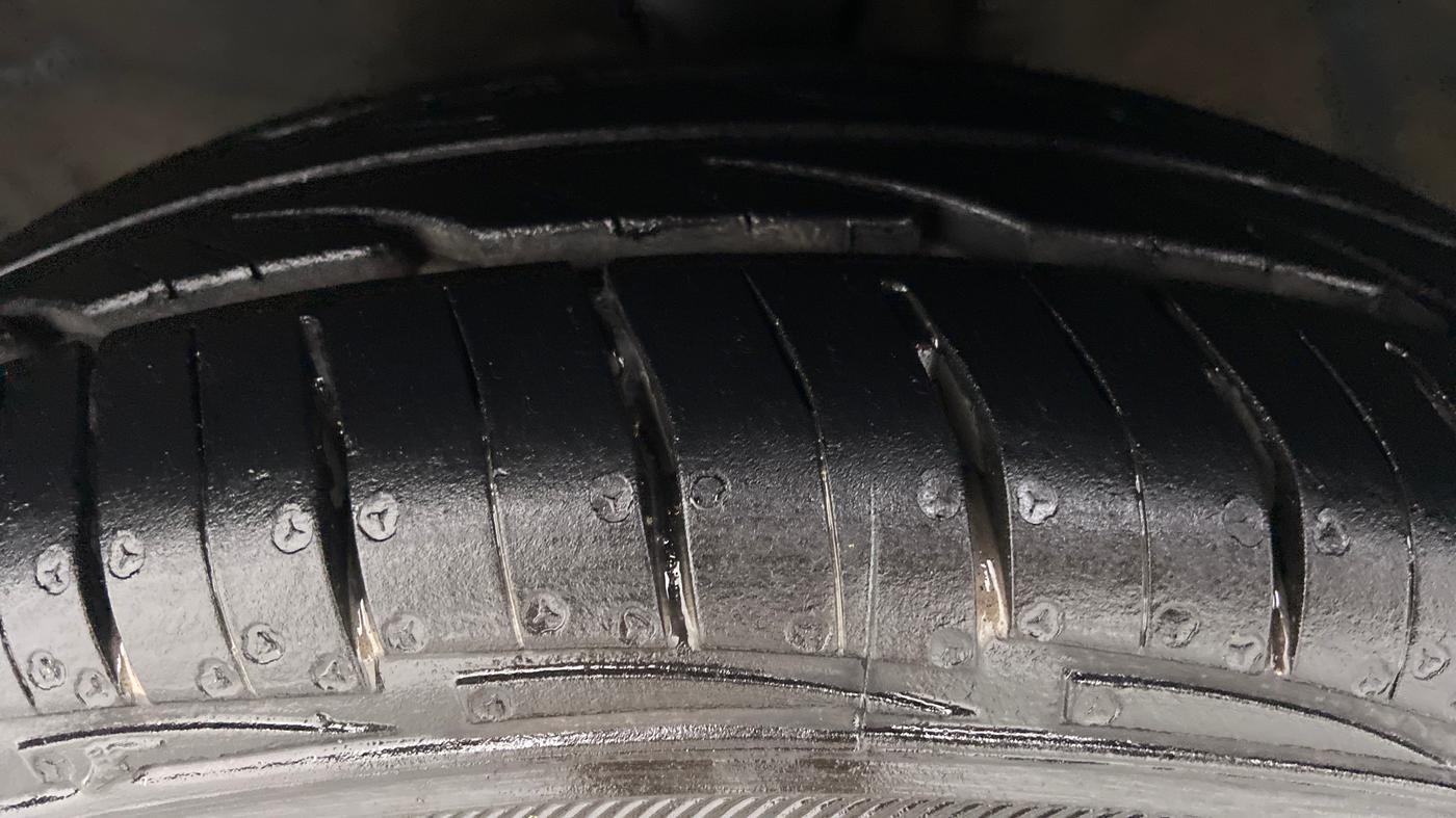 2014 Maruti Alto 800 VXI, Petrol, Manual, 93,201 km, Left Front Tyre Tread