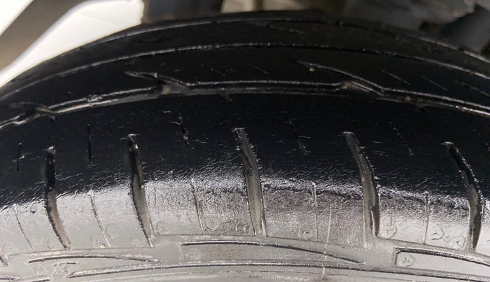 2014 Maruti Alto 800 VXI, Petrol, Manual, 93,201 km, Right Rear Tyre Tread