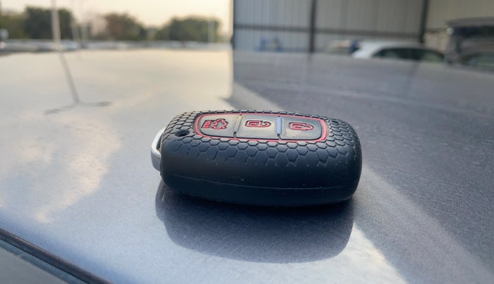 2017 Hyundai Elite i20 ASTA 1.2 (O), Petrol, Manual, 1,01,369 km, Key Close Up