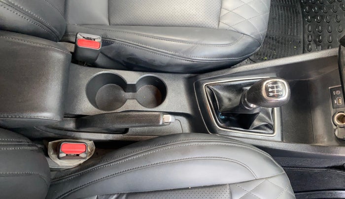 2017 Hyundai Elite i20 ASTA 1.2 (O), Petrol, Manual, 1,01,369 km, Gear Lever