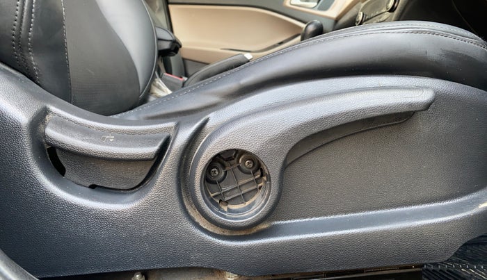 2017 Hyundai Elite i20 ASTA 1.2 (O), Petrol, Manual, 1,01,369 km, Driver Side Adjustment Panel