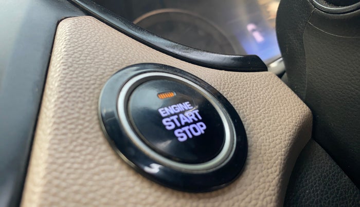 2017 Hyundai Elite i20 ASTA 1.2 (O), Petrol, Manual, 1,01,369 km, Keyless Start/ Stop Button