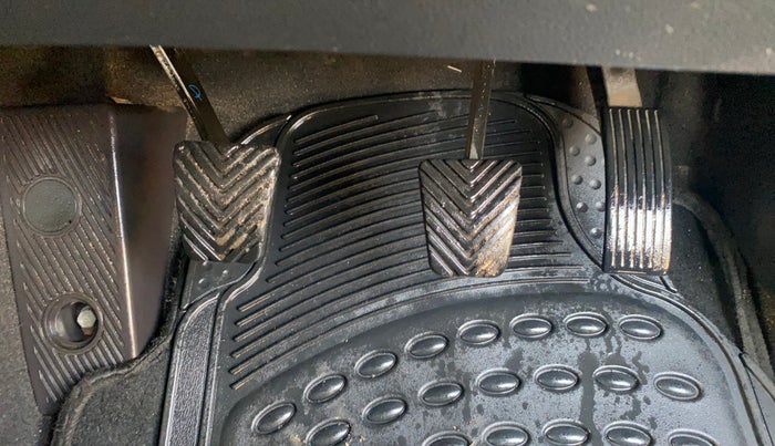 2017 Hyundai Elite i20 ASTA 1.2 (O), Petrol, Manual, 1,01,369 km, Pedals