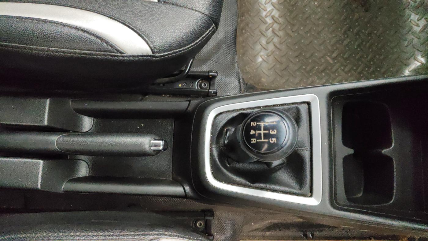 2018 Maruti Swift VXI, Petrol, Manual, 15,857 km, Gear Lever