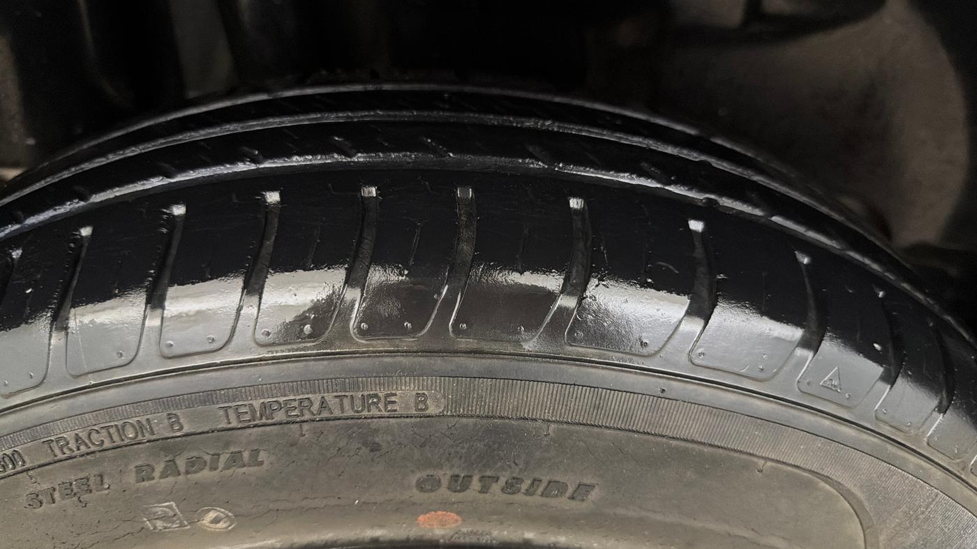 2018 Maruti Swift VXI, Petrol, Manual, 33,242 km, Right Rear Tyre Tread