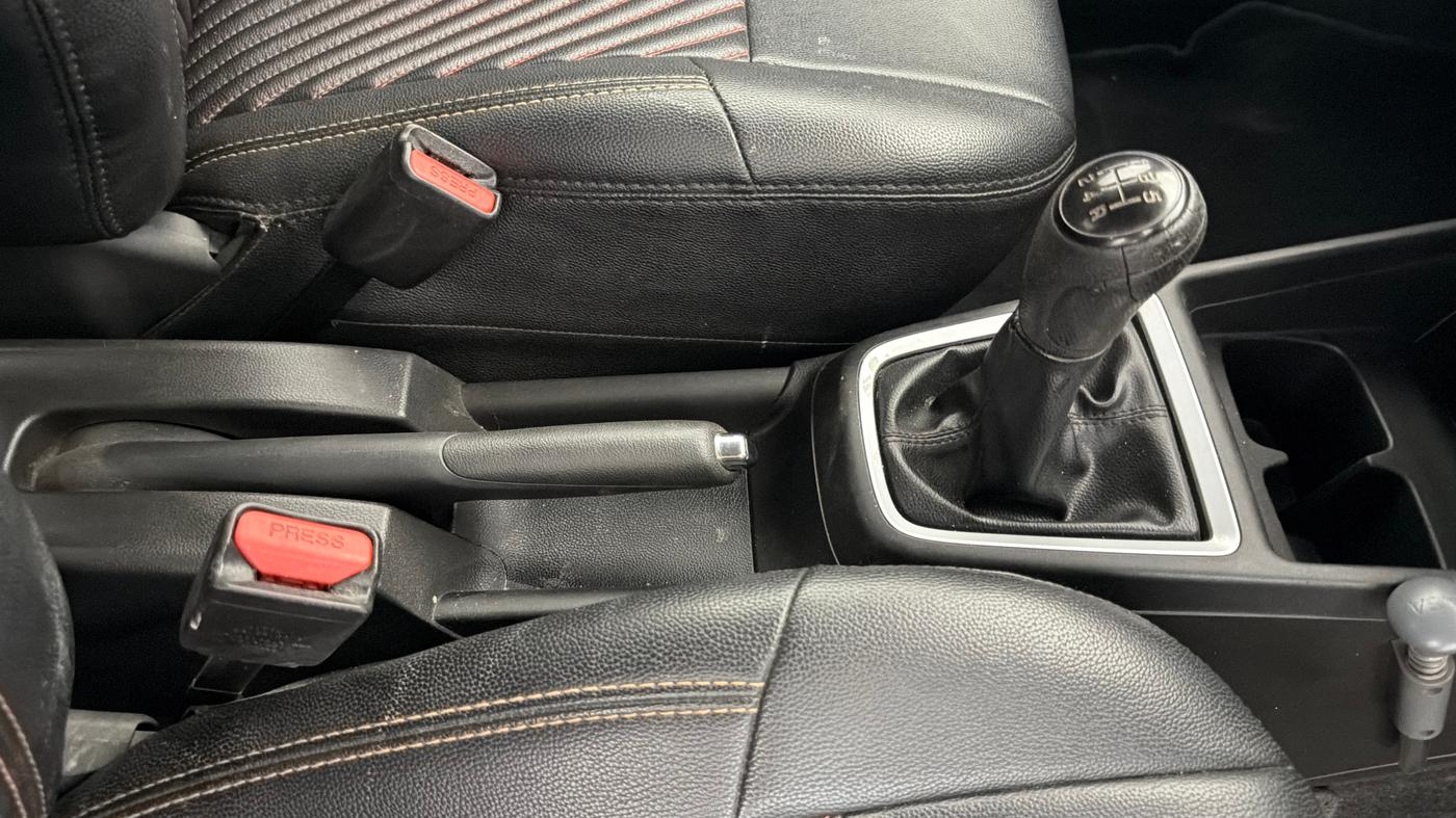 2018 Maruti Swift VXI, Petrol, Manual, 33,242 km, Gear Lever