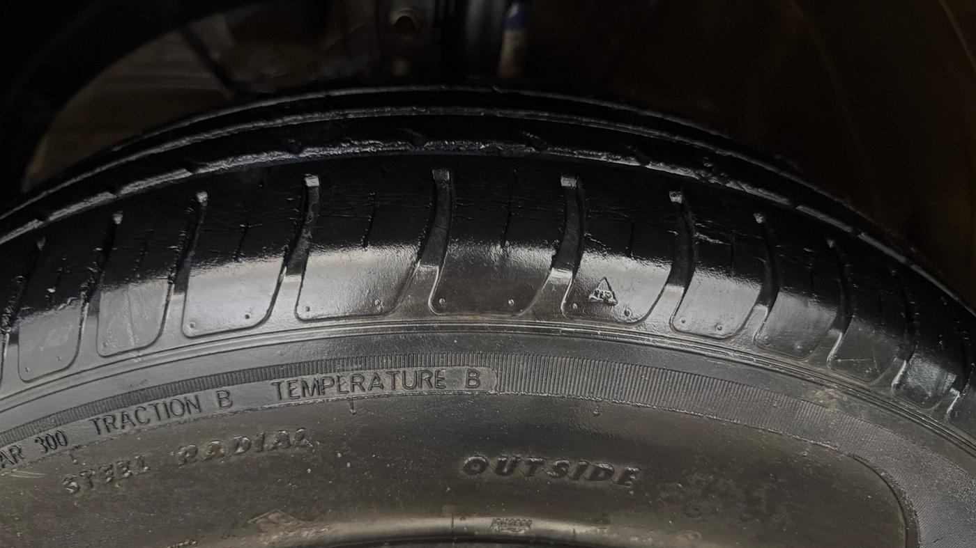 2018 Maruti Swift VXI, Petrol, Manual, 33,242 km, Left Front Tyre Tread